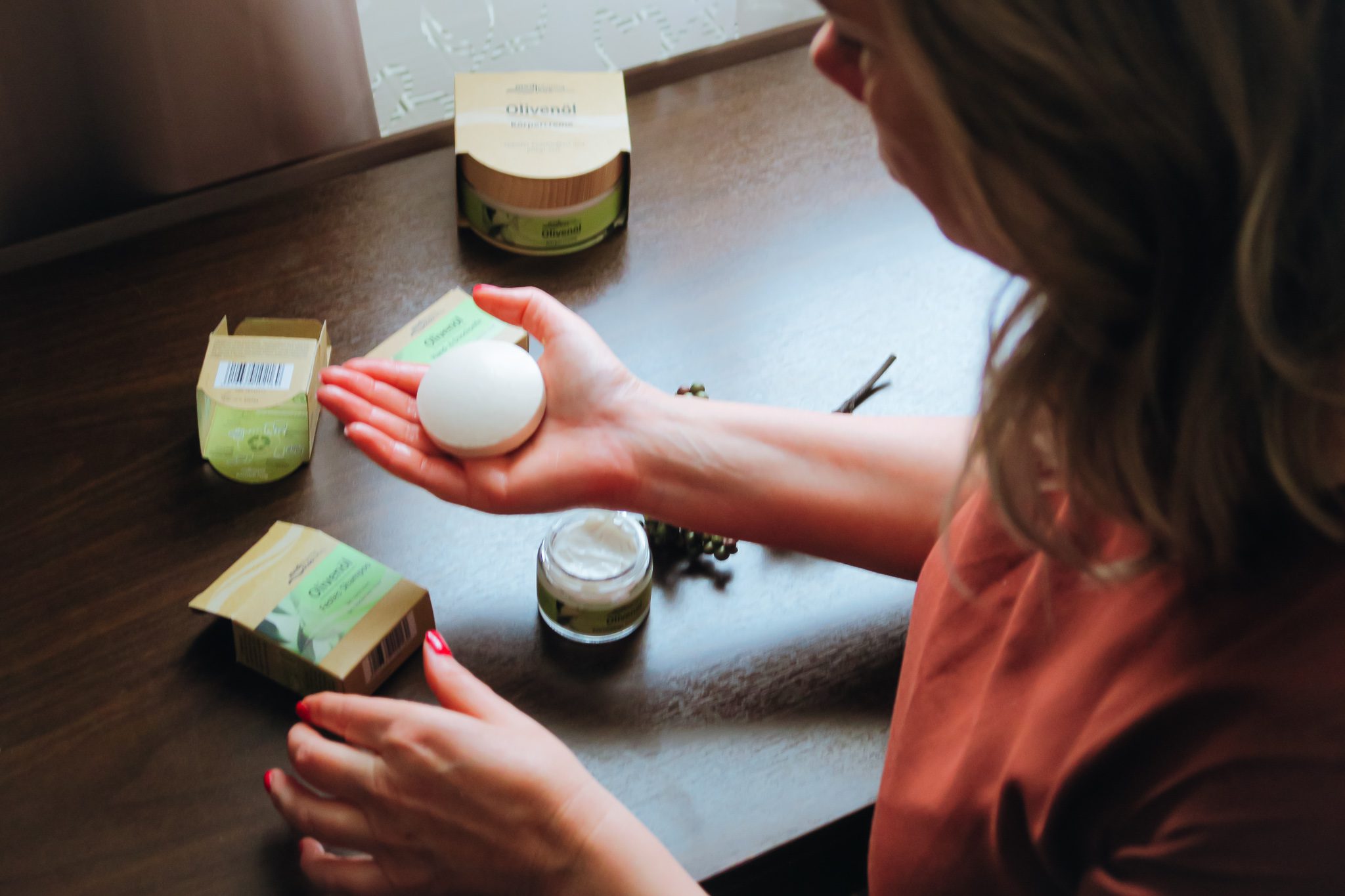 Die nachhaltige Bio-Olivenöl-Pflegeserie von medipharma cosmetics aus der Apotheke im Test